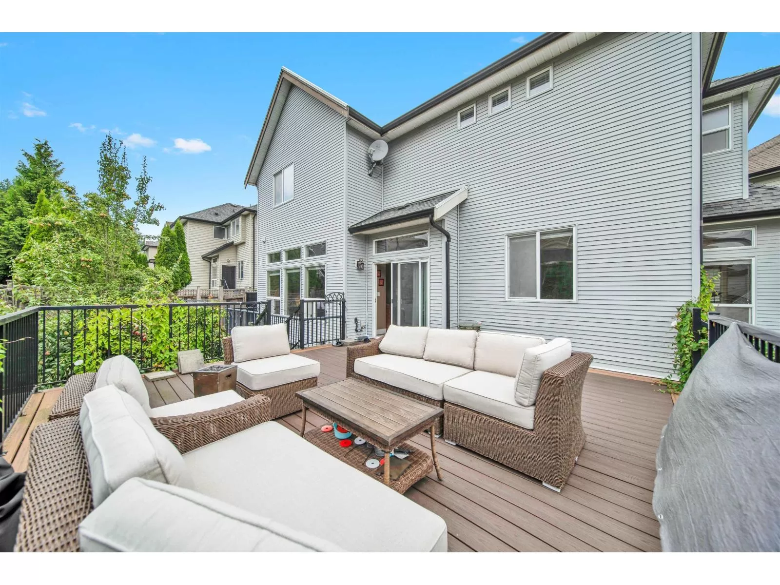 House for rent: 15072 61b Avenue, Surrey, British Columbia V3S 5L7