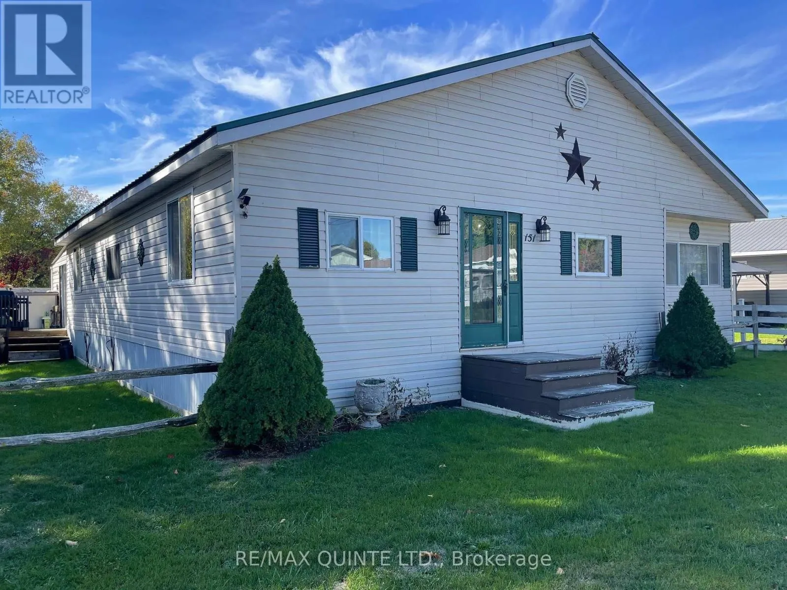 Mobile Home for rent: 151 - 63 Whites Road, Quinte West, Ontario K8P 5P5