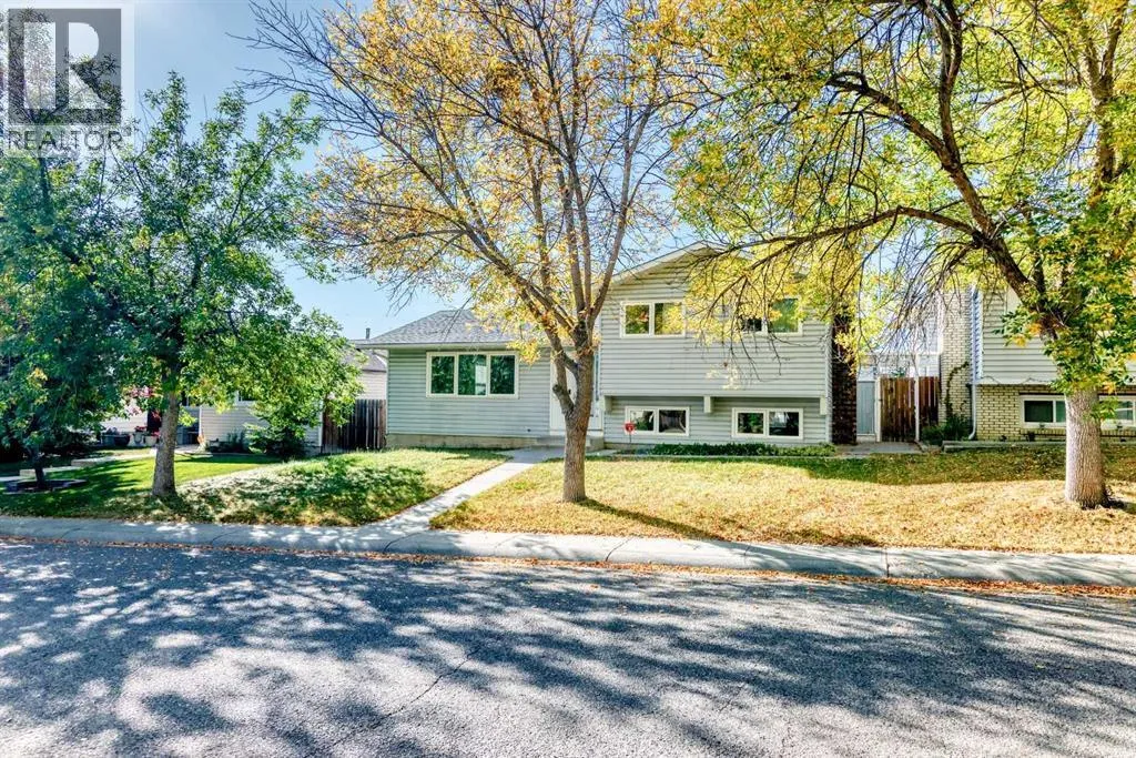 House for rent: 151 Pinemill Road Ne, Calgary, Alberta T1Y 2C8