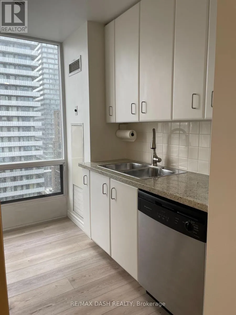 Apartment for rent: 1511 - 85 Bloor Street E, Toronto, Ontario M4W 3Y1