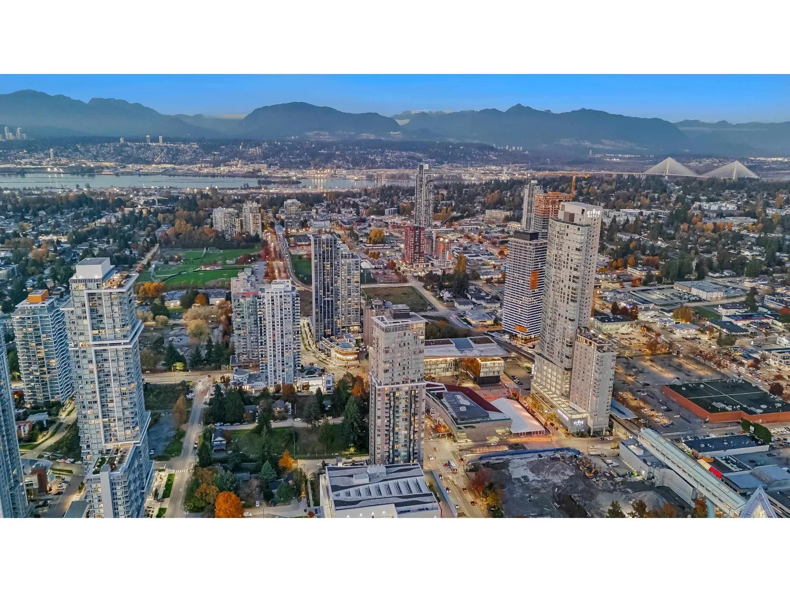 Apartment for rent: 1512 13438 Central Avenue, Surrey, British Columbia V3T 0N2