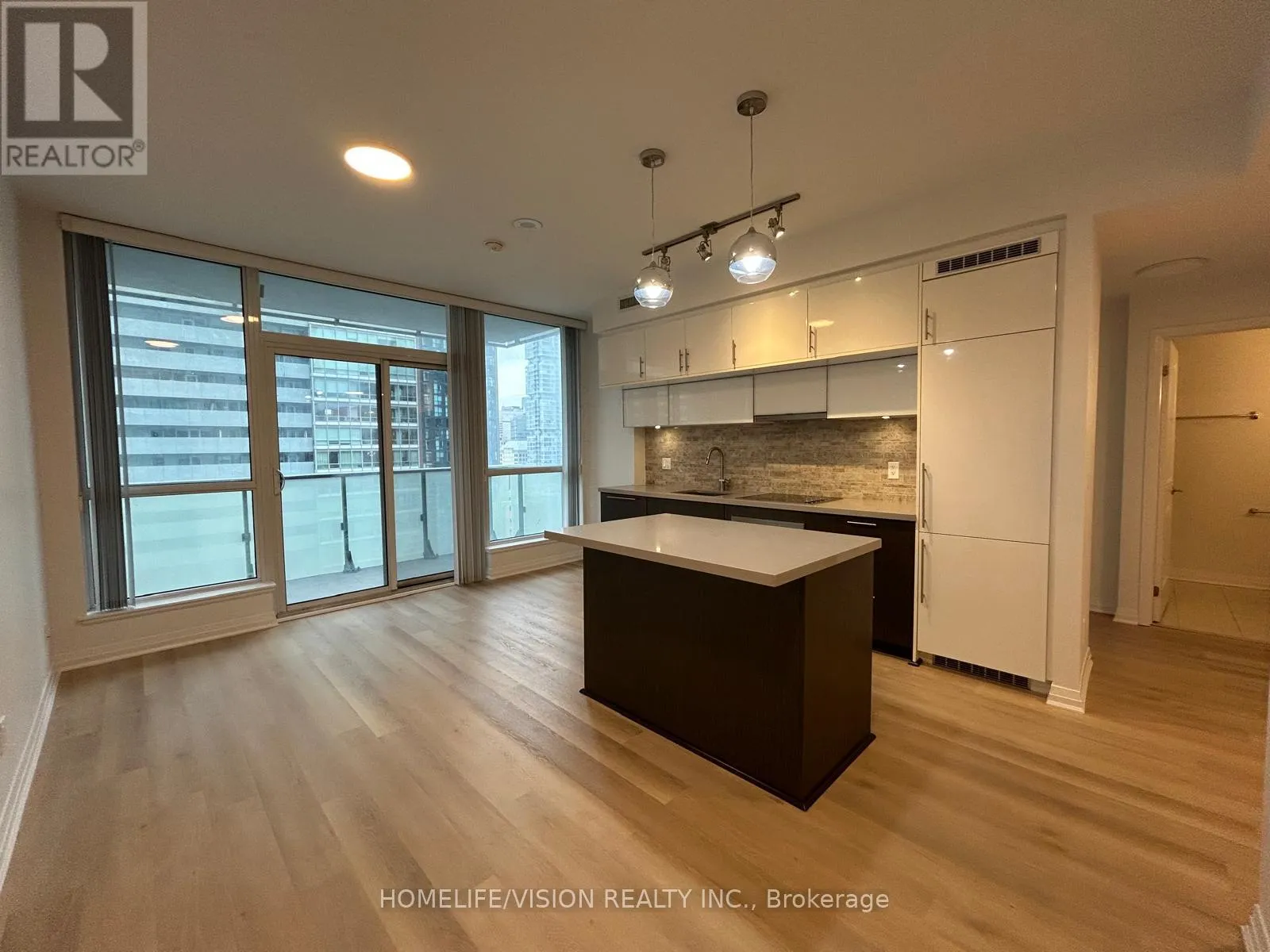 Apartment for rent: 1512 - 8 Mercer Street, Toronto, Ontario M5V 0C4