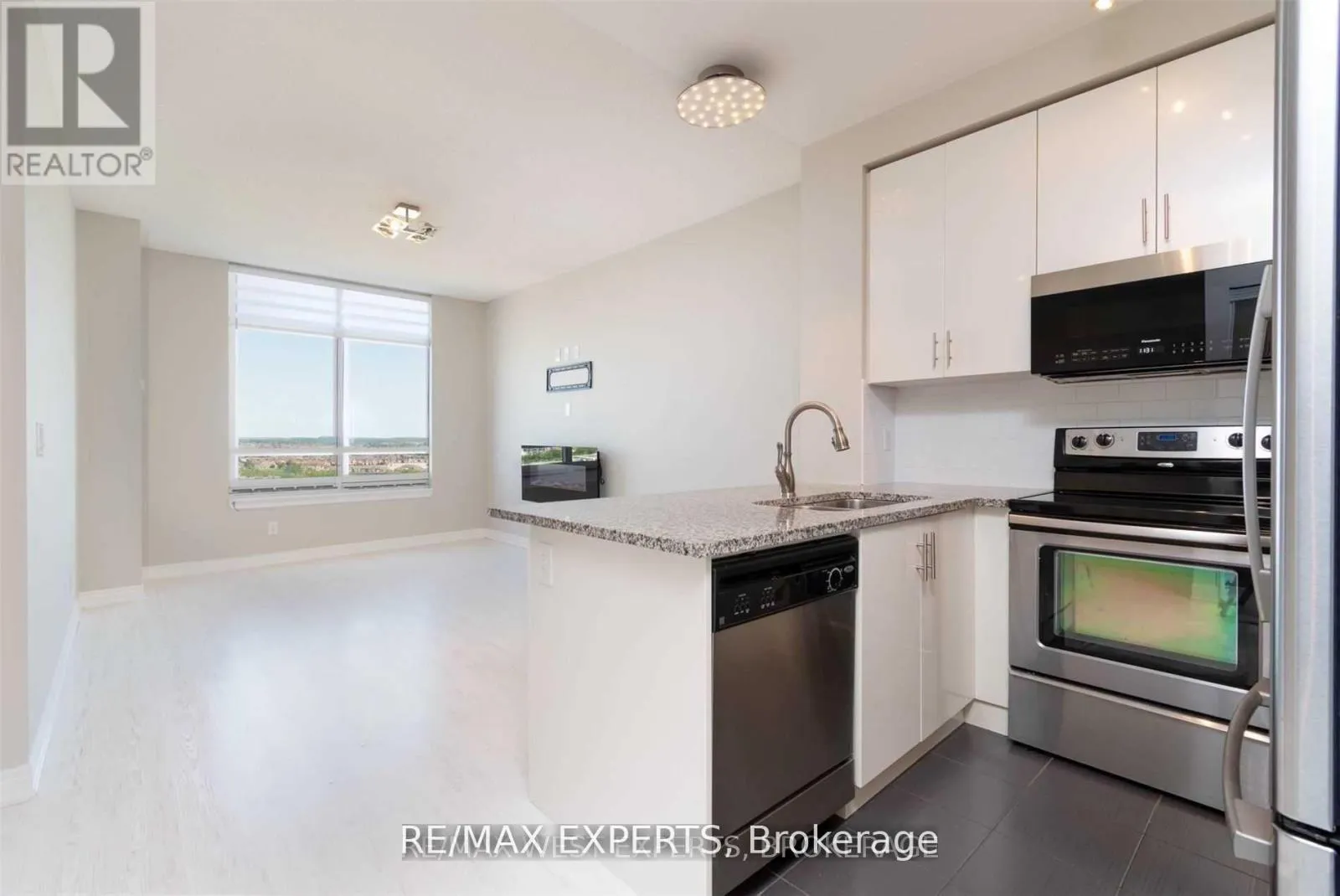 Apartment for rent: 1514 - 9245 Jane Street N, Vaughan, Ontario L6A 1H7