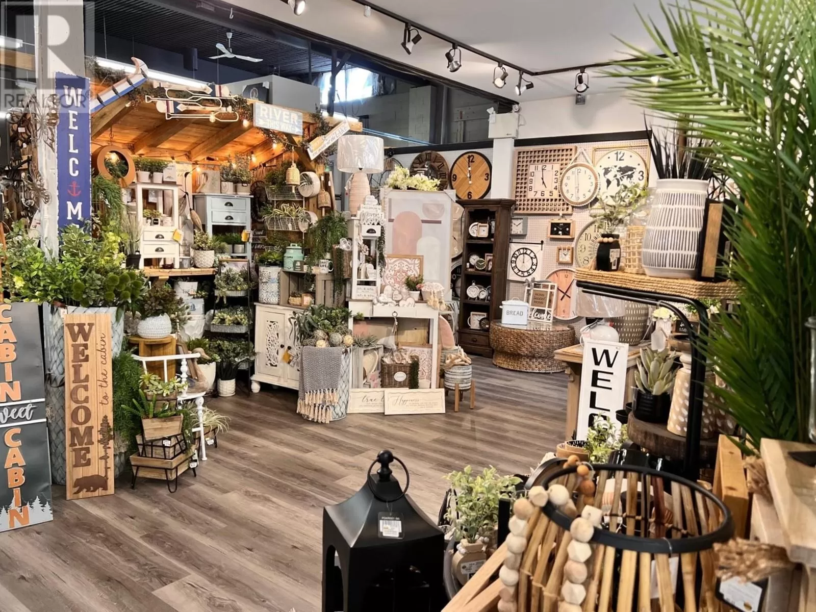 Retail for rent: 1514 Lorne Street E, Kamloops, British Columbia V2C 1X5