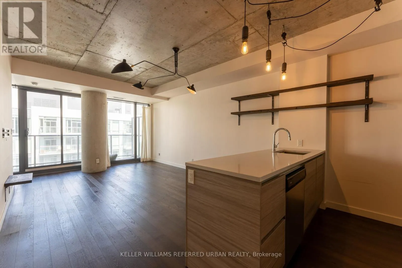 Apartment for rent: 1515 - 111 Bathurst Street, Toronto, Ontario M5V 0M9