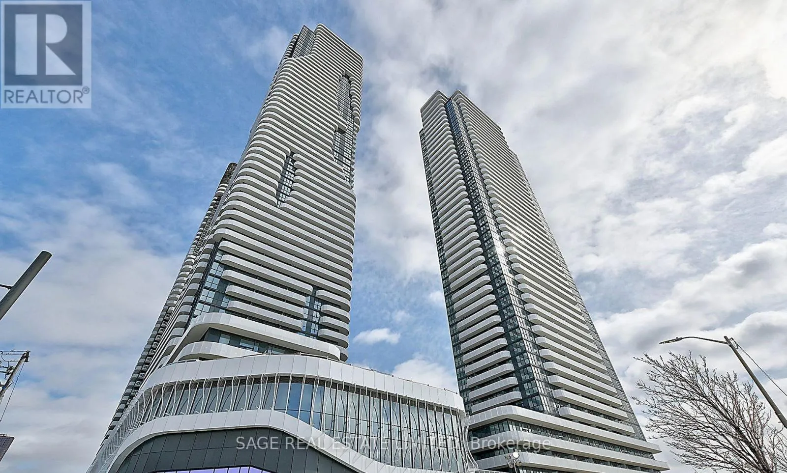 Apartment for rent: 1515 - 8 Interchange Way, Vaughan, Ontario L4K 0R2