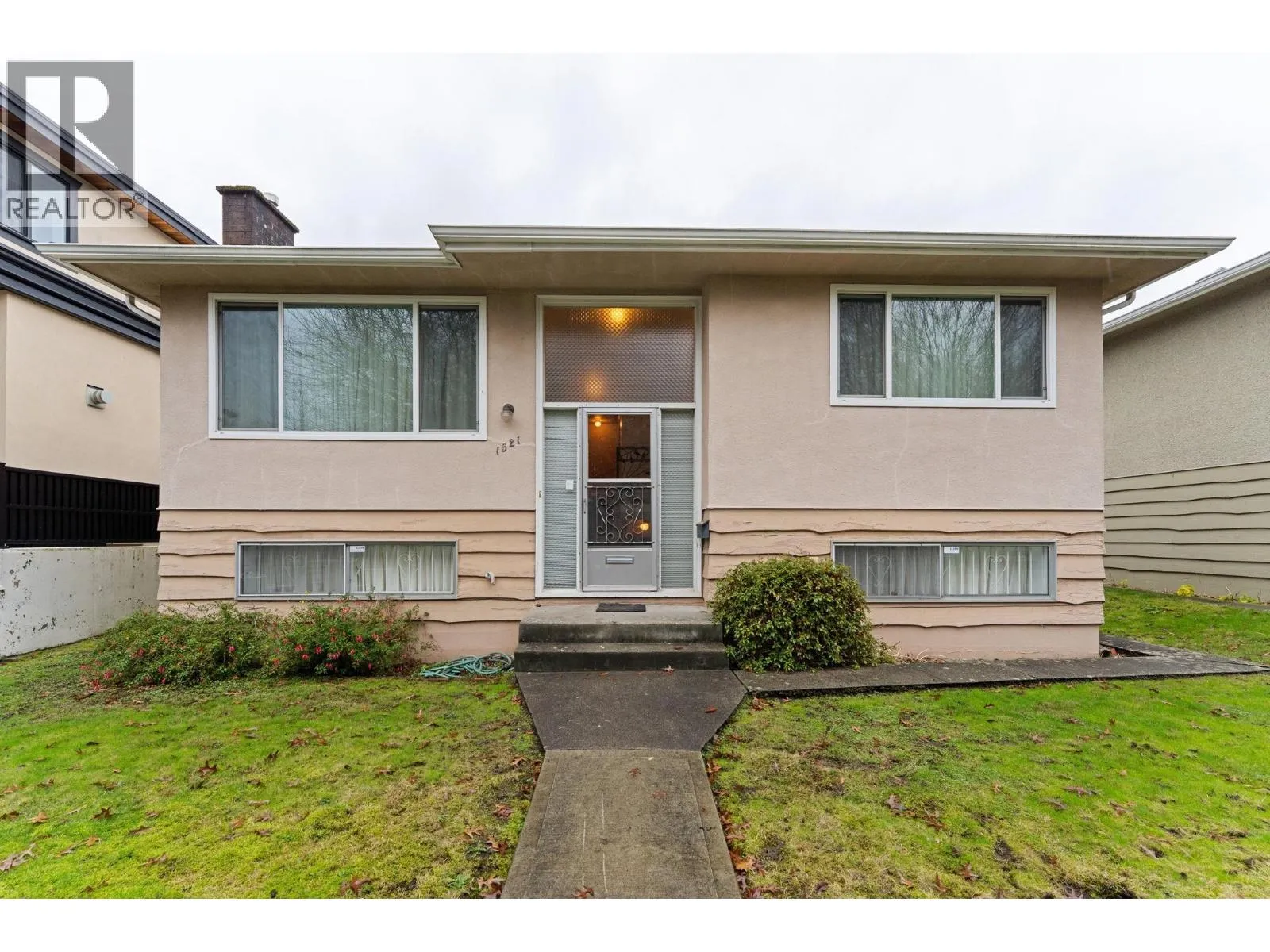 House for rent: 1521 E 64th Avenue, Vancouver, British Columbia V5P 2M4