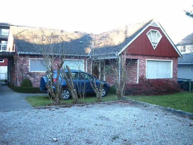 House for rent: 15297 17 Avenue, Surrey, British Columbia V4A 1T8