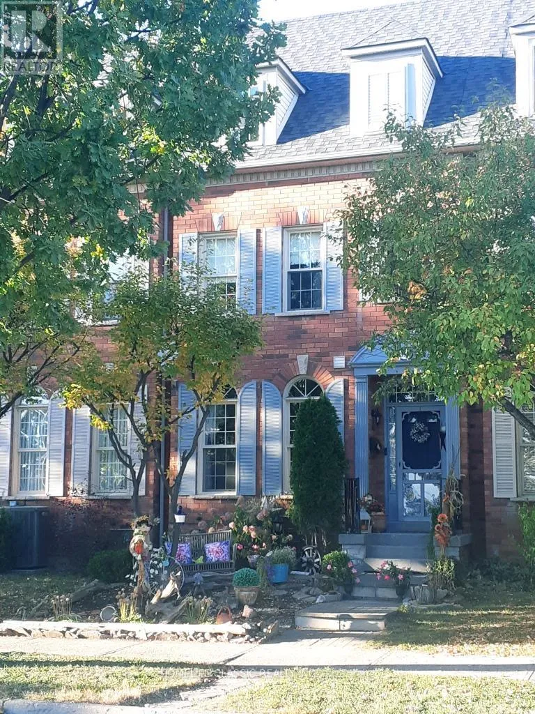 Row / Townhouse for rent: 153 Glenashton Drive, Oakville, Ontario L6H 6N2