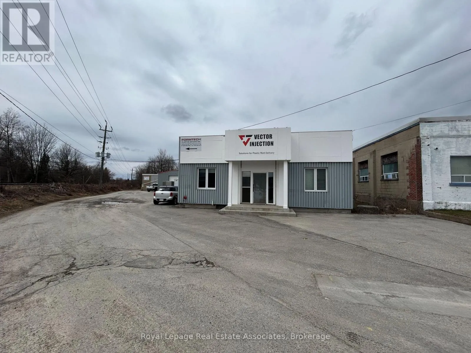 Warehouse for rent: 153 Perth Street, Halton Hills, Ontario L7J 1C9