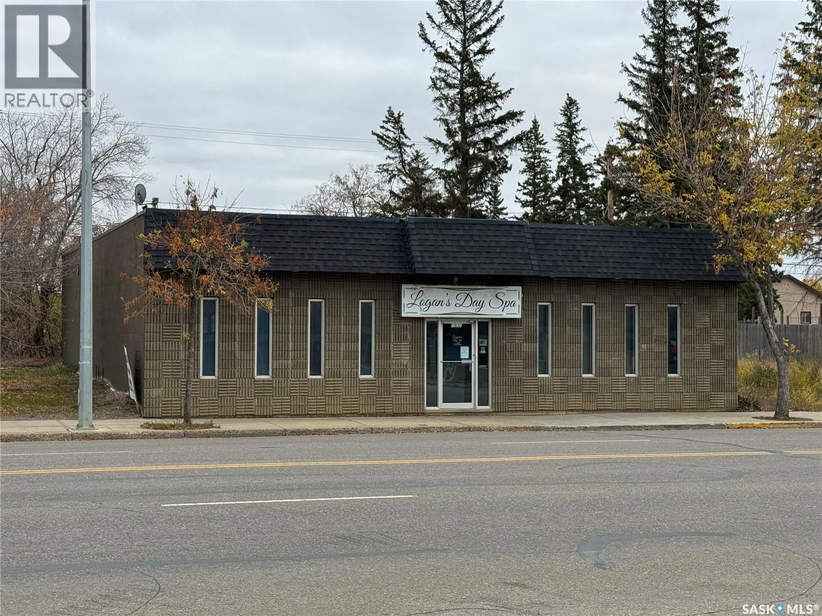 Offices for rent: 1532 100th Street, North Battleford, Saskatchewan S9A 0W4