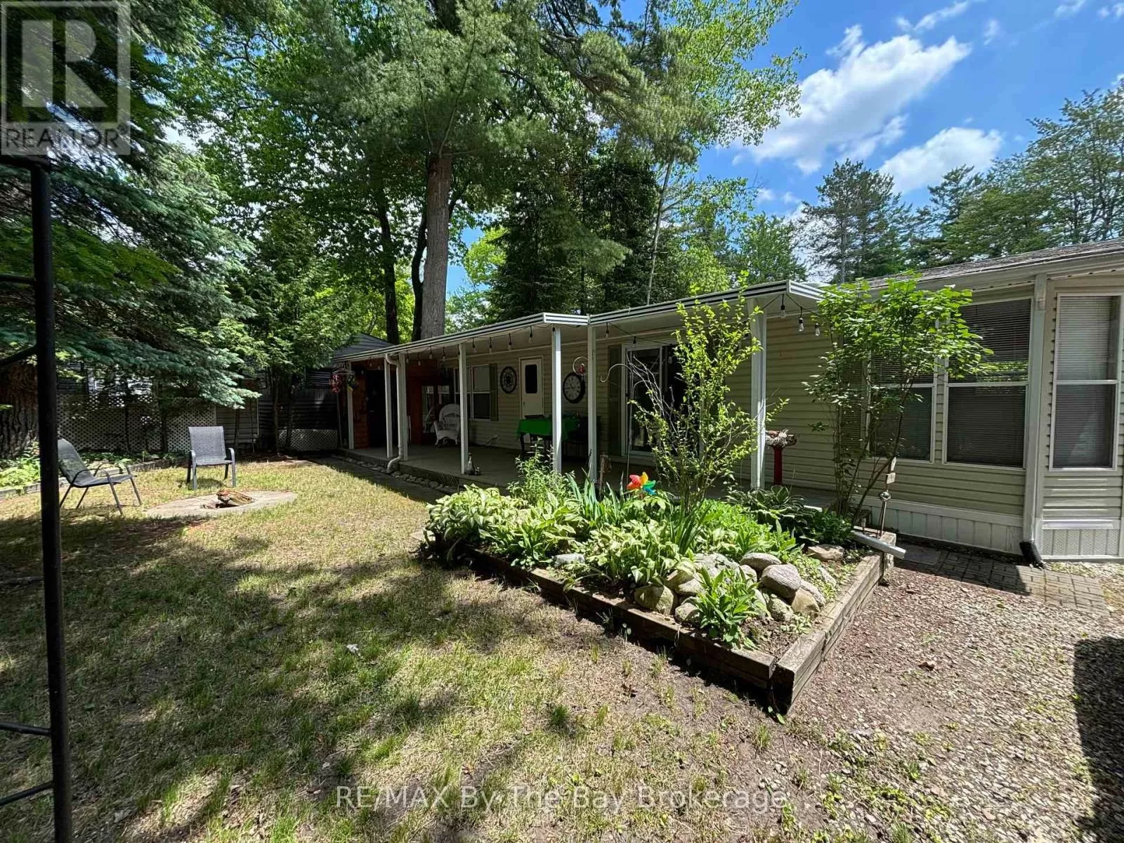 House for rent: 154 - 85 Theme Park Drive, Wasaga Beach, Ontario L9Z 1X7