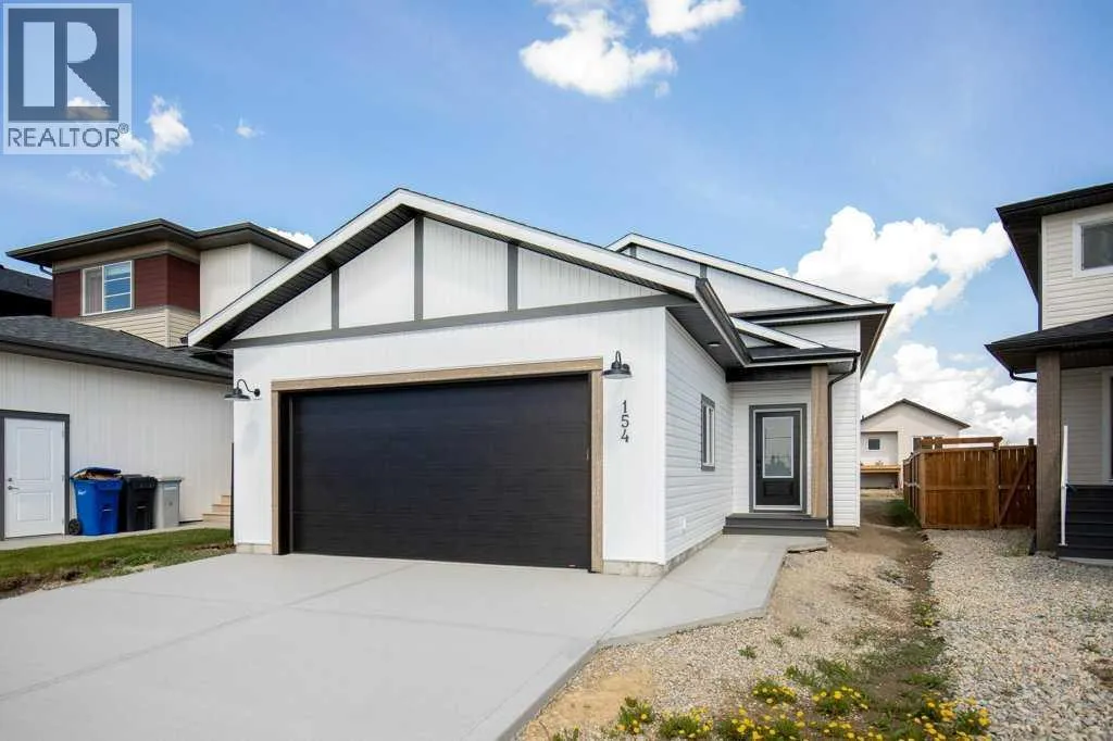 House for rent: 154 Norseman Close, Penhold, Alberta T0M 1R0