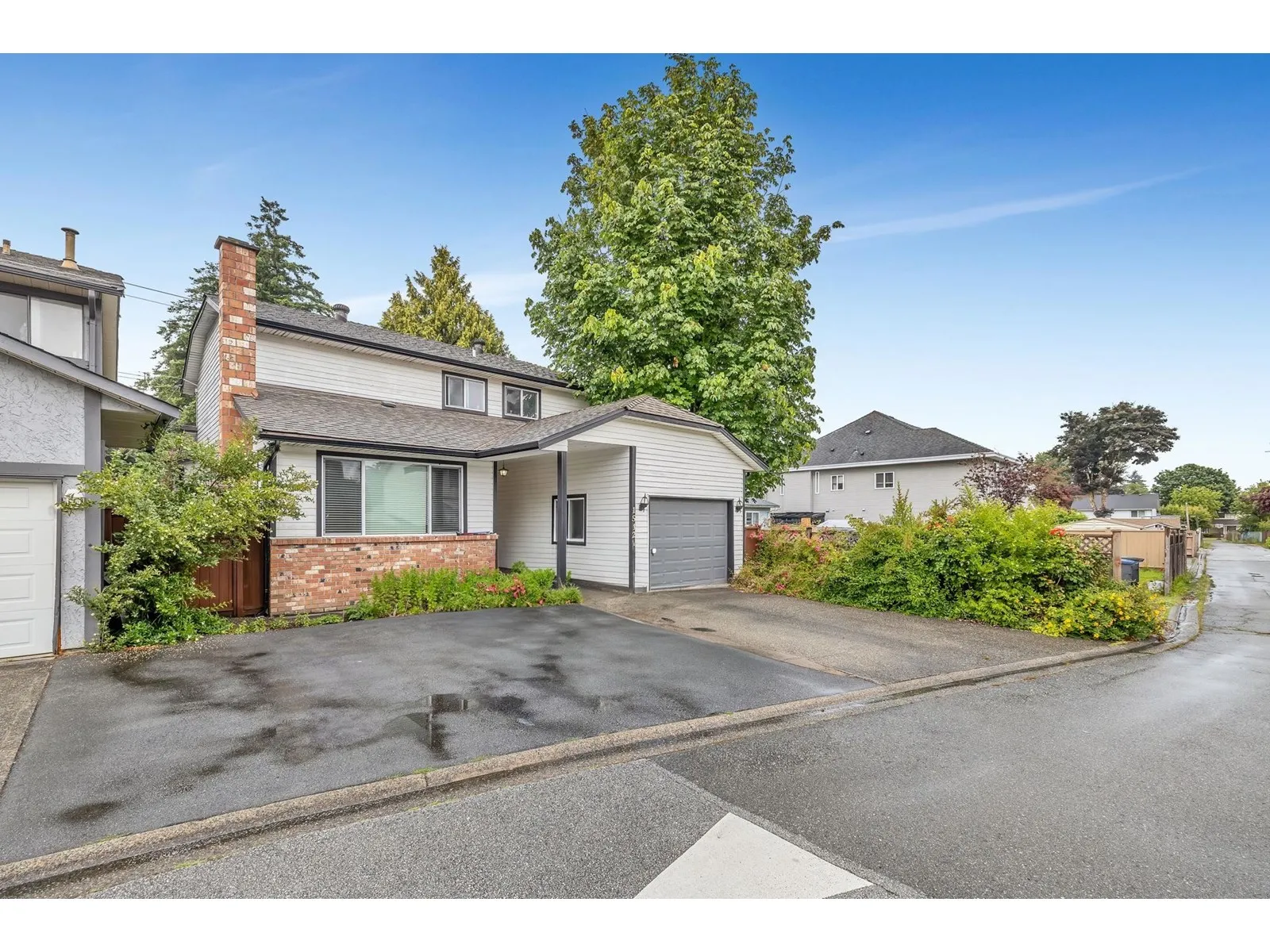 House for rent: 15420 96 Avenue, Surrey, British Columbia V3R 1G5