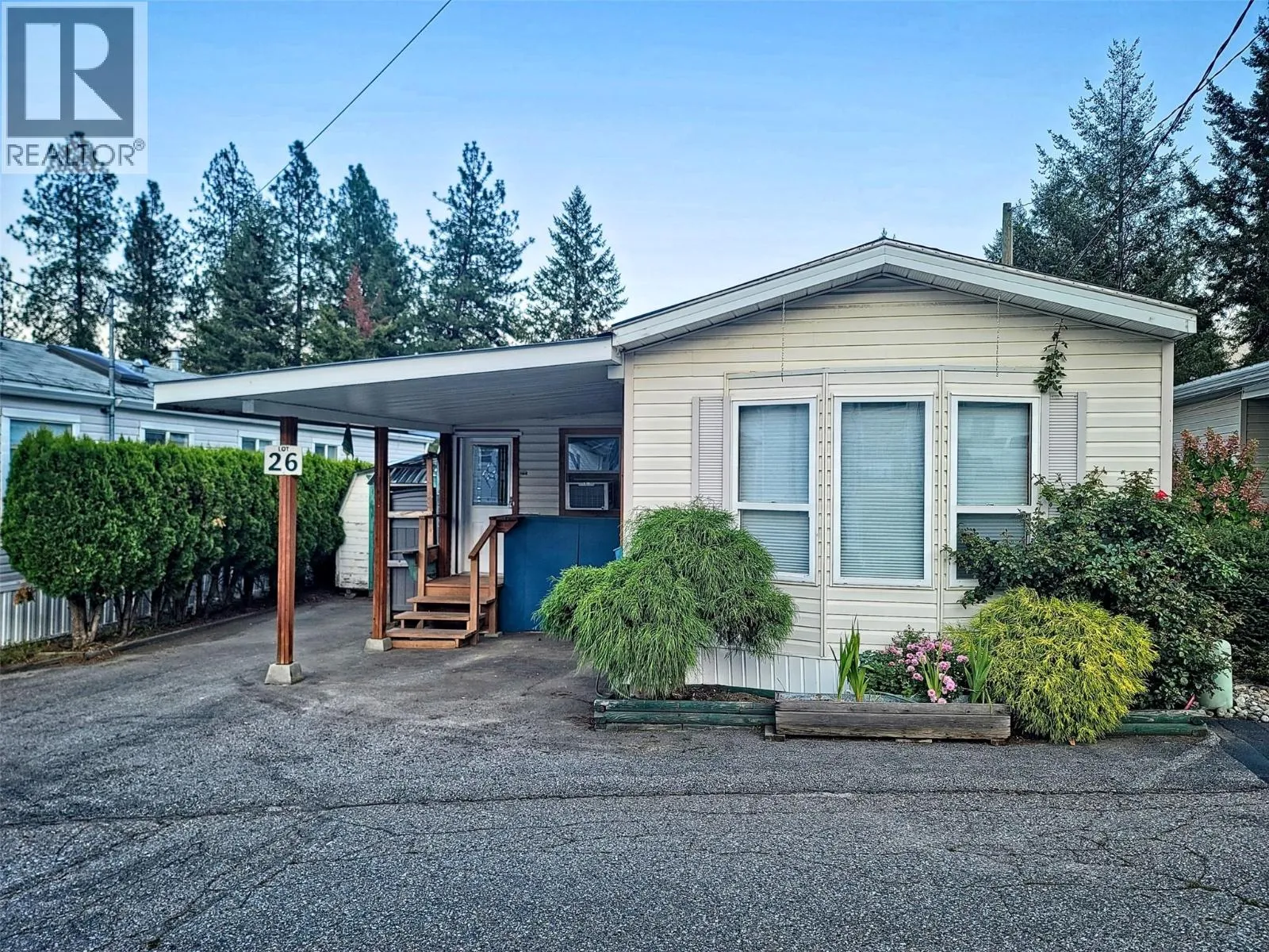 Manufactured Home for rent: 1545 Columbia Avenue Unit# 20, Castlegar, British Columbia V1N 1J1