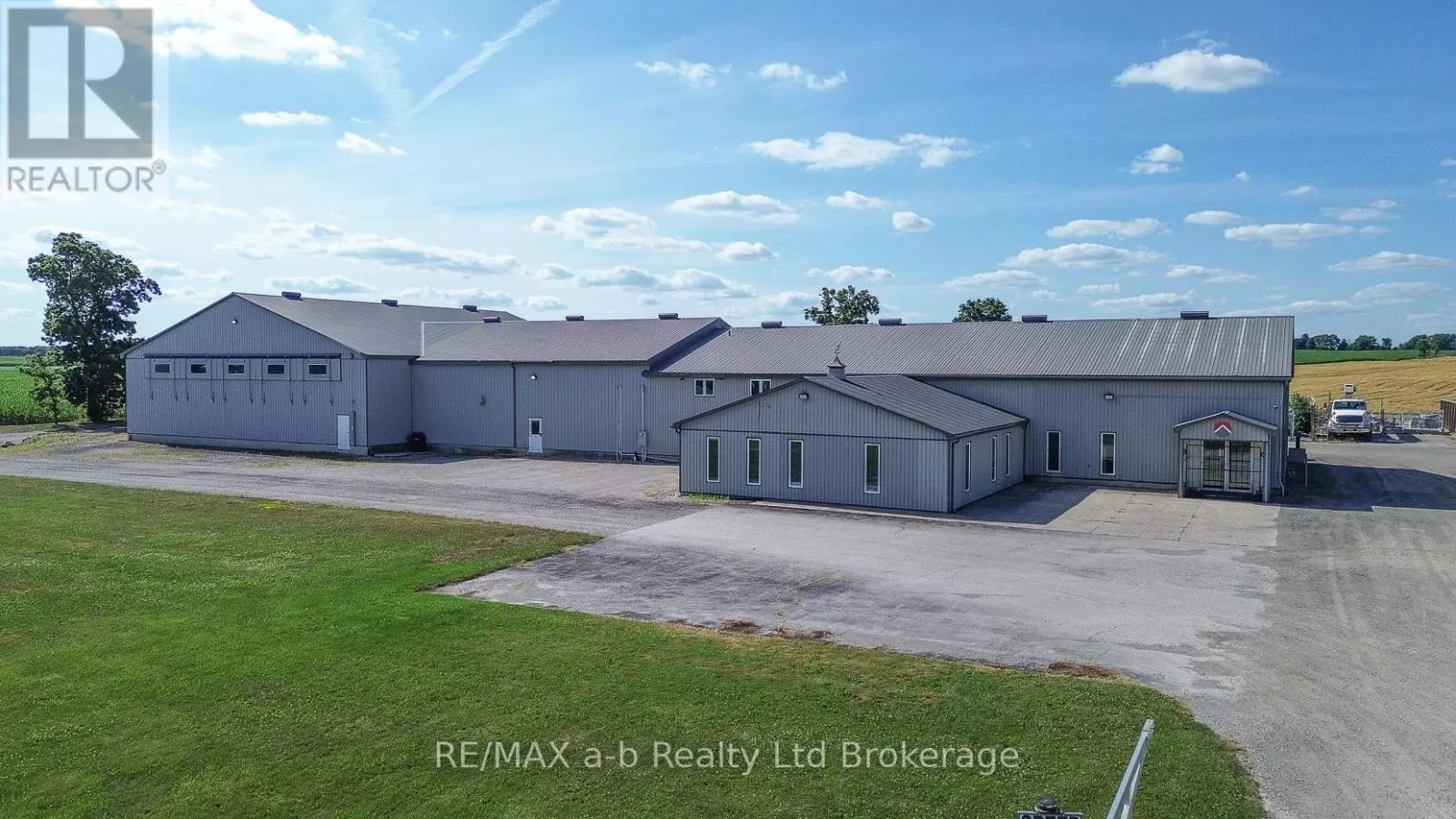 Warehouse for rent: 15456 Elginfield Road, Lucan Biddulph, Ontario N0M 1V0