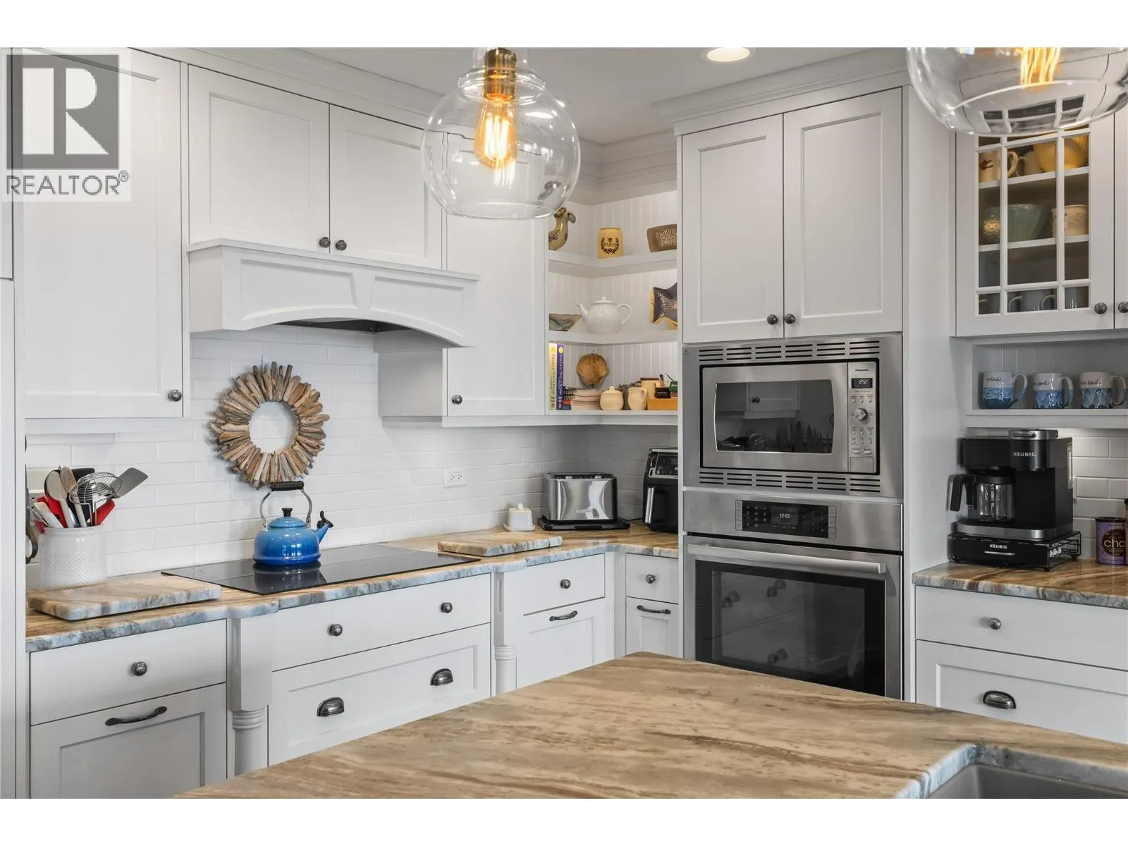 House for rent: 1546 Golden View Drive, West Kelowna, British Columbia V4T 1Y7