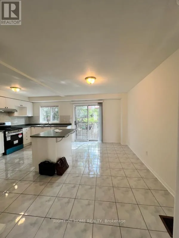 155 - 1480 Bratania Road W, Mississauga, Ontario L5V 2K4