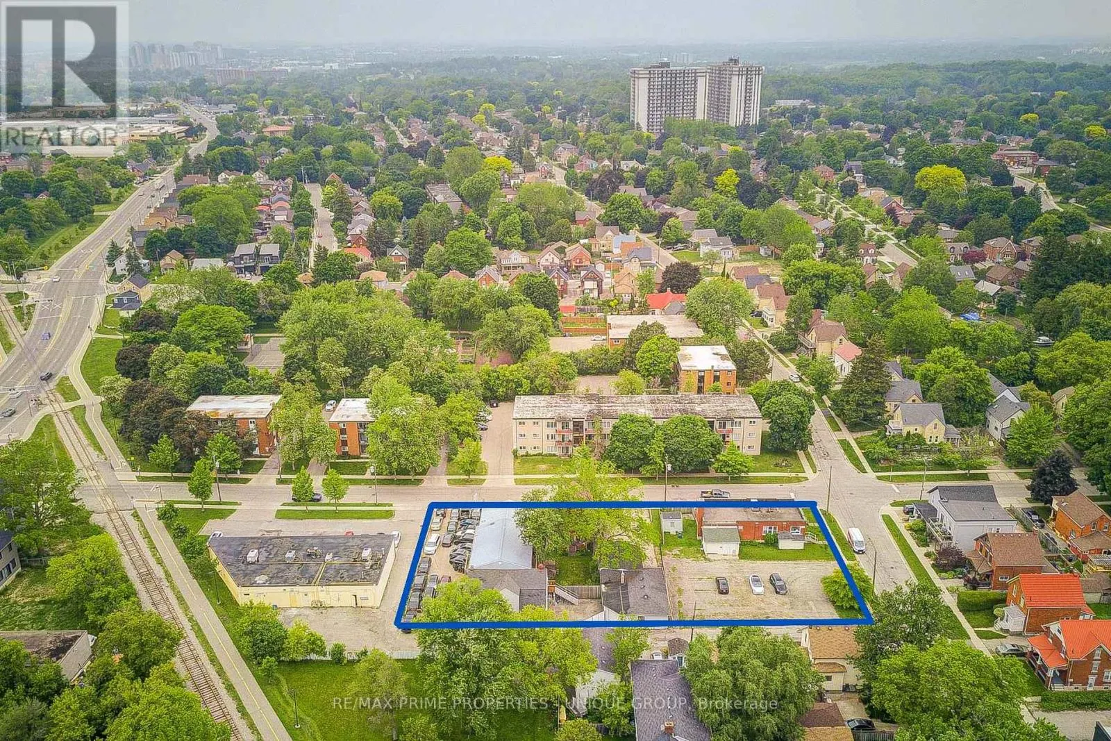 155 Ahrens Street W, Kitchener, Ontario N2H 4C6