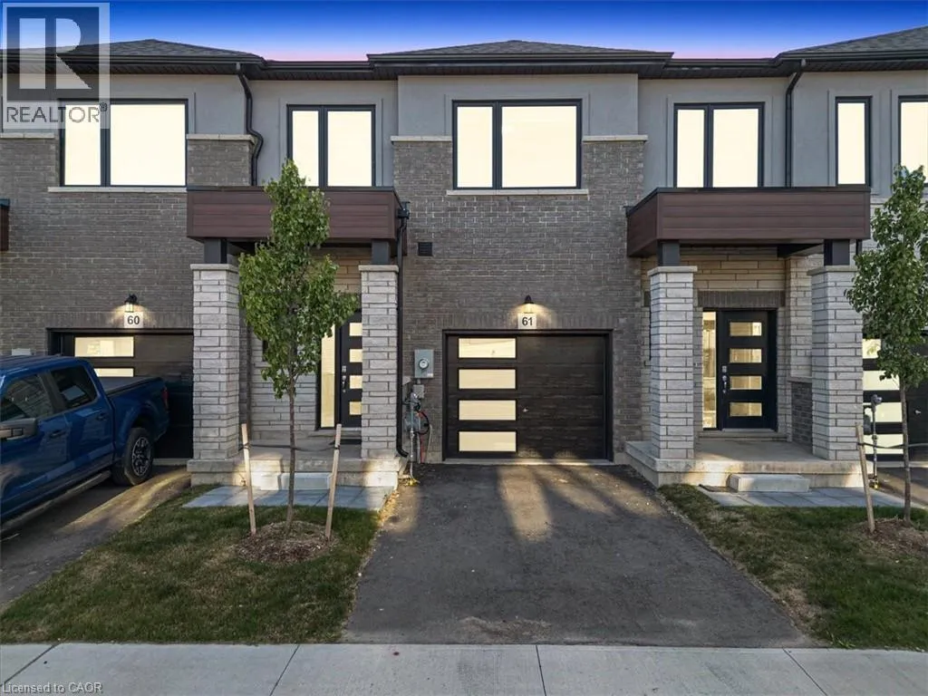 Row / Townhouse for rent: 155 Equestrian Way Unit# 61, Cambridge, Ontario N3E 0E8