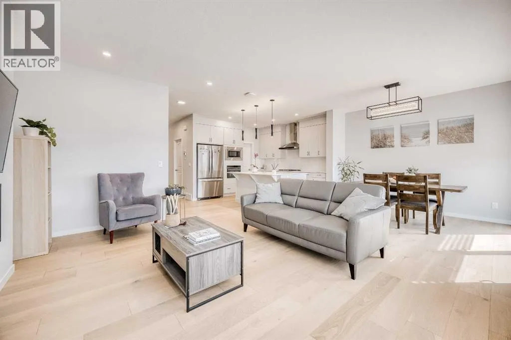 House for rent: 156 Ambleside Crescent Nw, Calgary, Alberta T3P 1W3