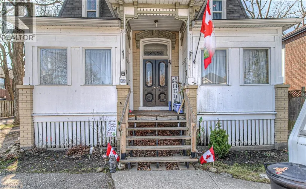 Triplex for rent: 156 Grand Avenue S, Cambridge, Ontario N1S 2M4