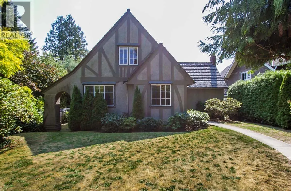 House for rent: 1566 Gordon Avenue, West Vancouver, British Columbia V7V 1T9