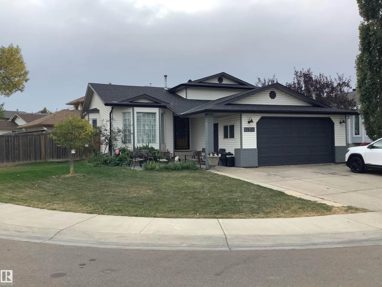 House for rent: 15704 61 St Nw, Edmonton, Alberta T5P 2P5