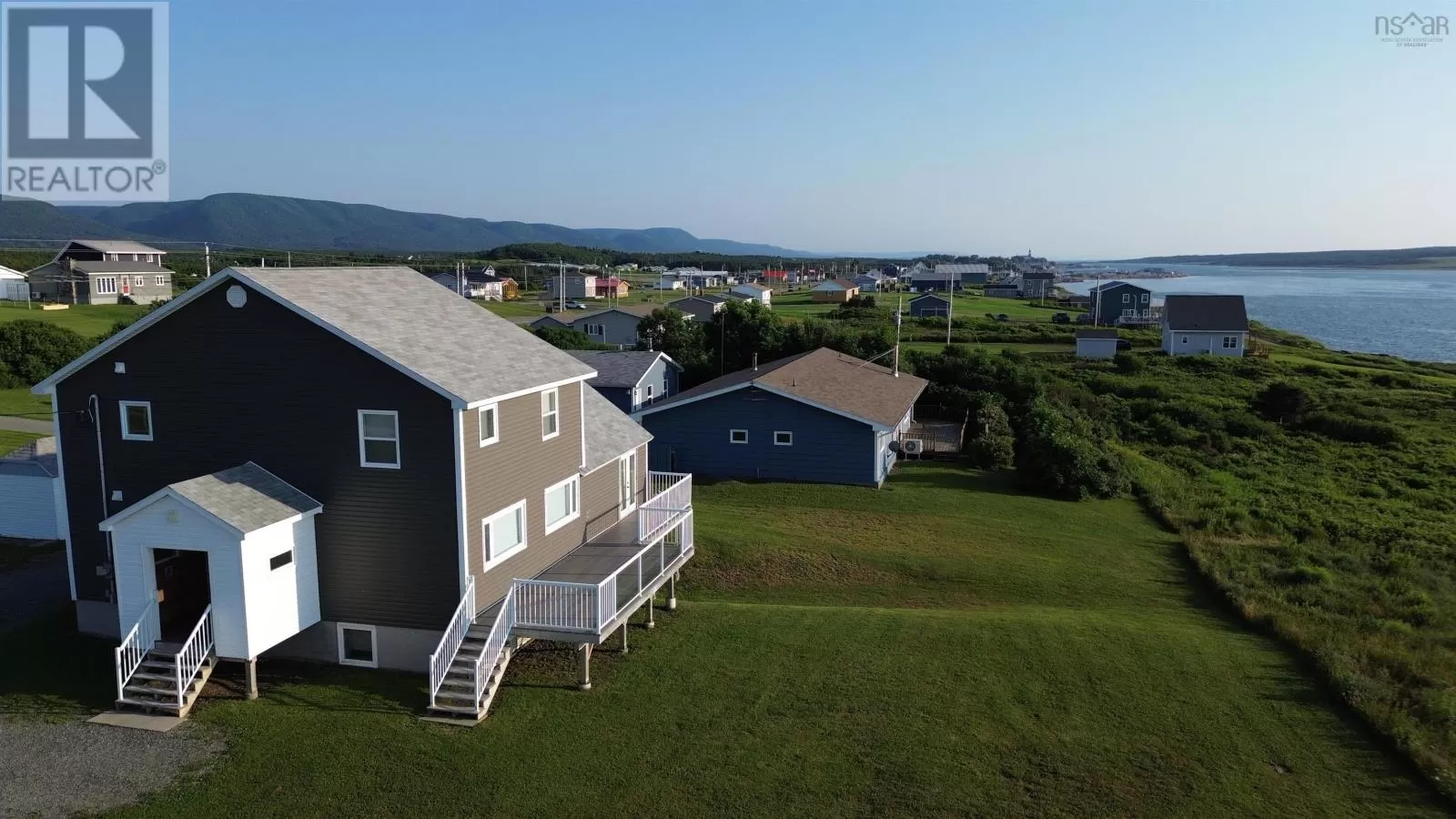 House for rent: 15715 Cabot Trail, ChA(C)ticamp, Nova Scotia B0E 1H0