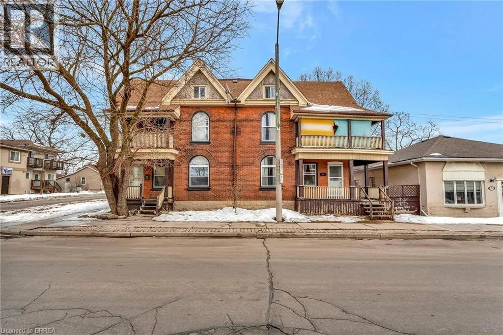 Fourplex for rent: 157-159 Market Street, Brantford, Ontario N3T 3A3