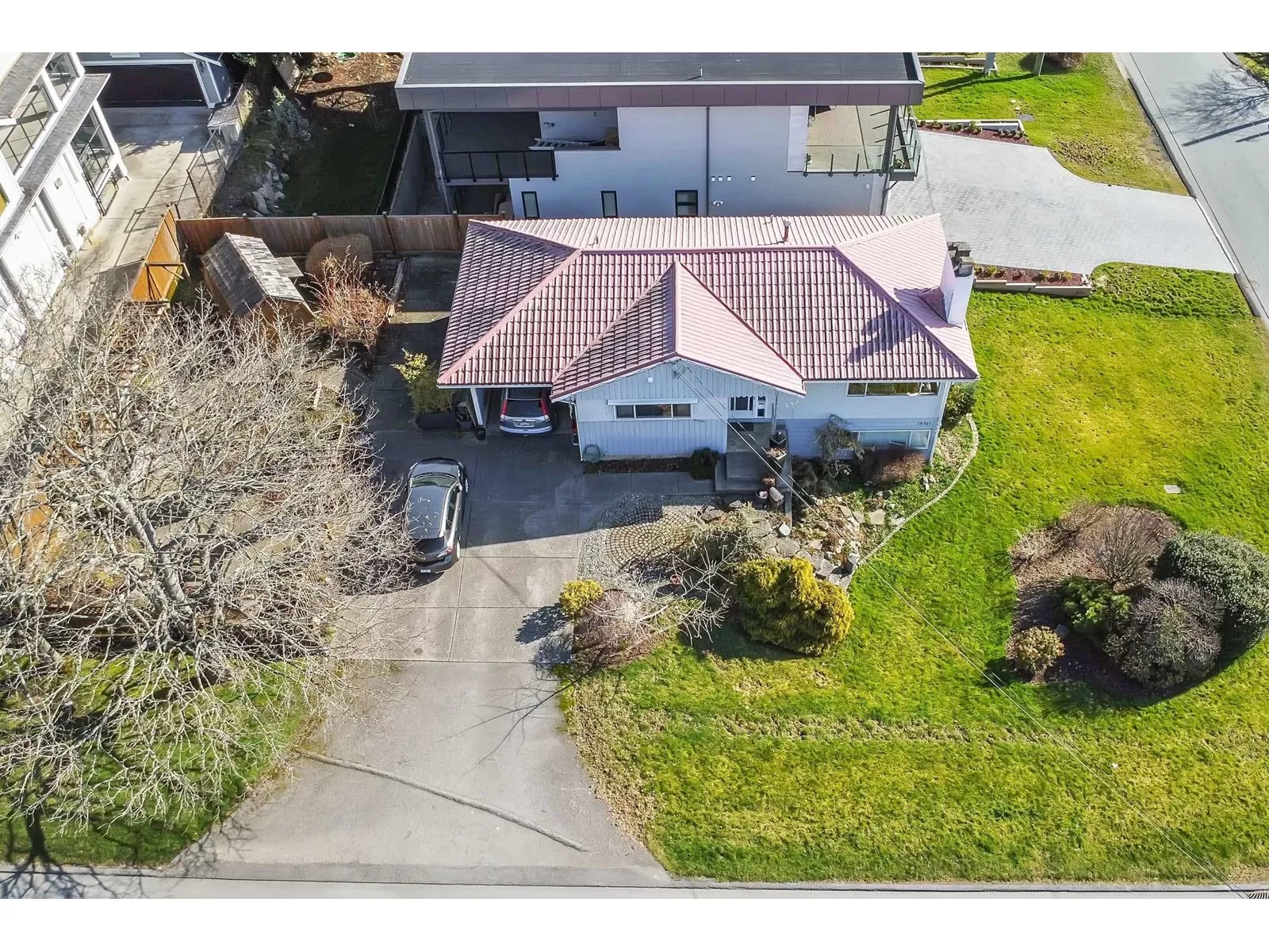 House for rent: 15761 Cliff Avenue, White Rock, British Columbia V4B 1W4