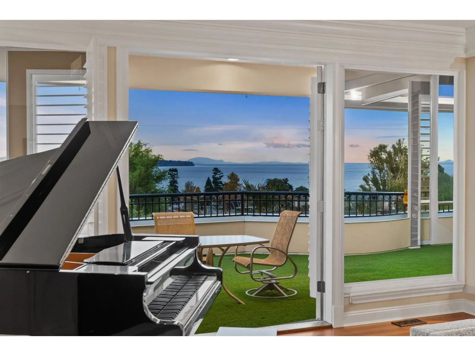 House for rent: 15781 Pacific Avenue, White Rock, British Columbia V4B 1S5