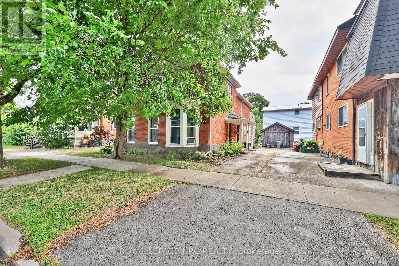 Triplex for rent: 158 Lake Street, St. Catharines, Ontario L2R 5Y7