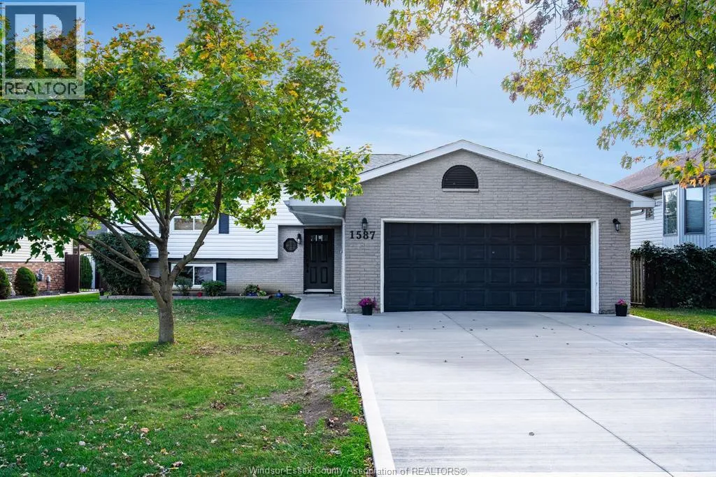 House for rent: 1587 Oakwood, Lakeshore, Ontario N8L 1C8