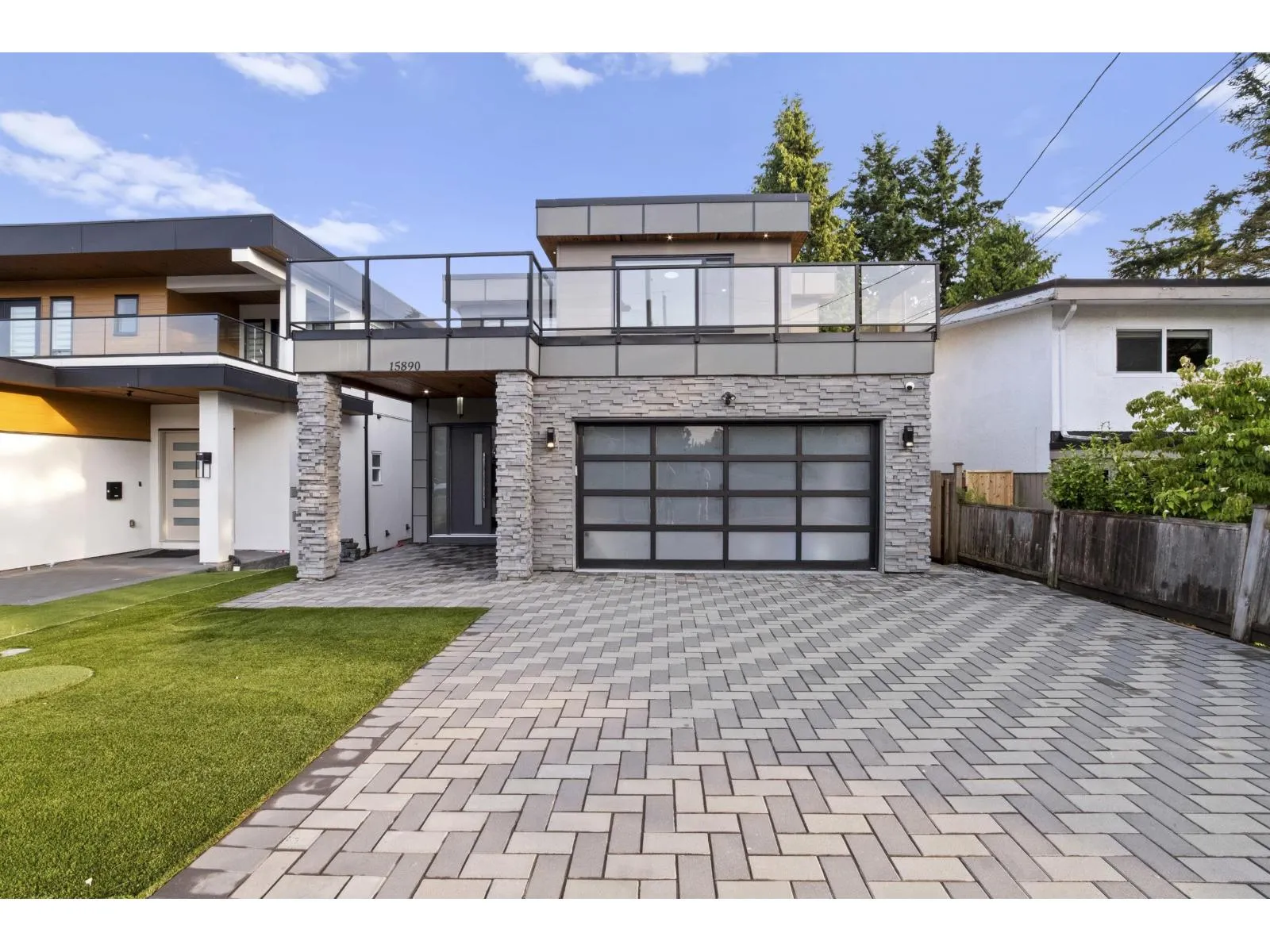 House for rent: 15890 Russell Avenue, White Rock, British Columbia V4B 2S4