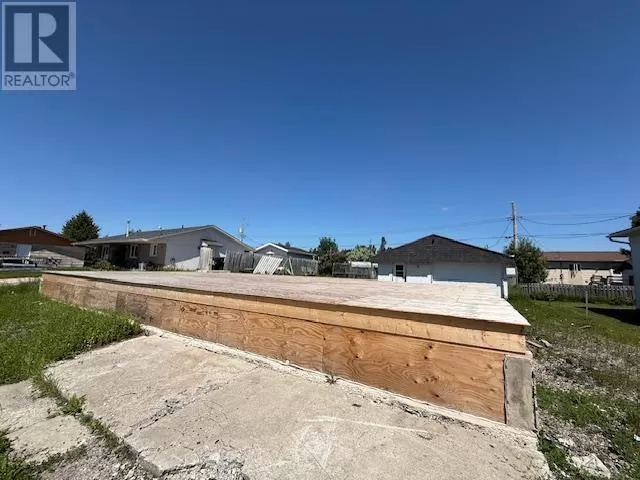 159 Centennial Dr, Longlac, Ontario P0T 2A0