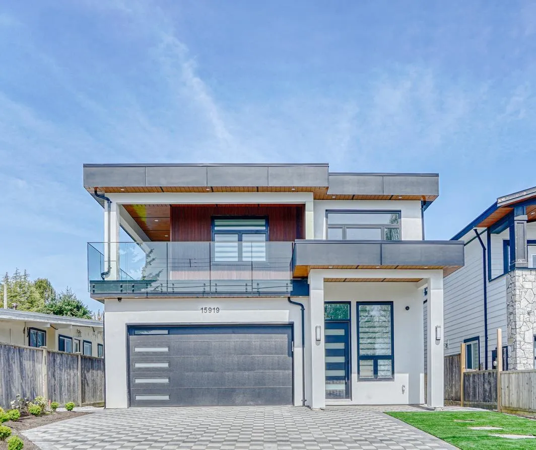 House for rent: 15919 Russell Avenue, White Rock, British Columbia V4B 2S6