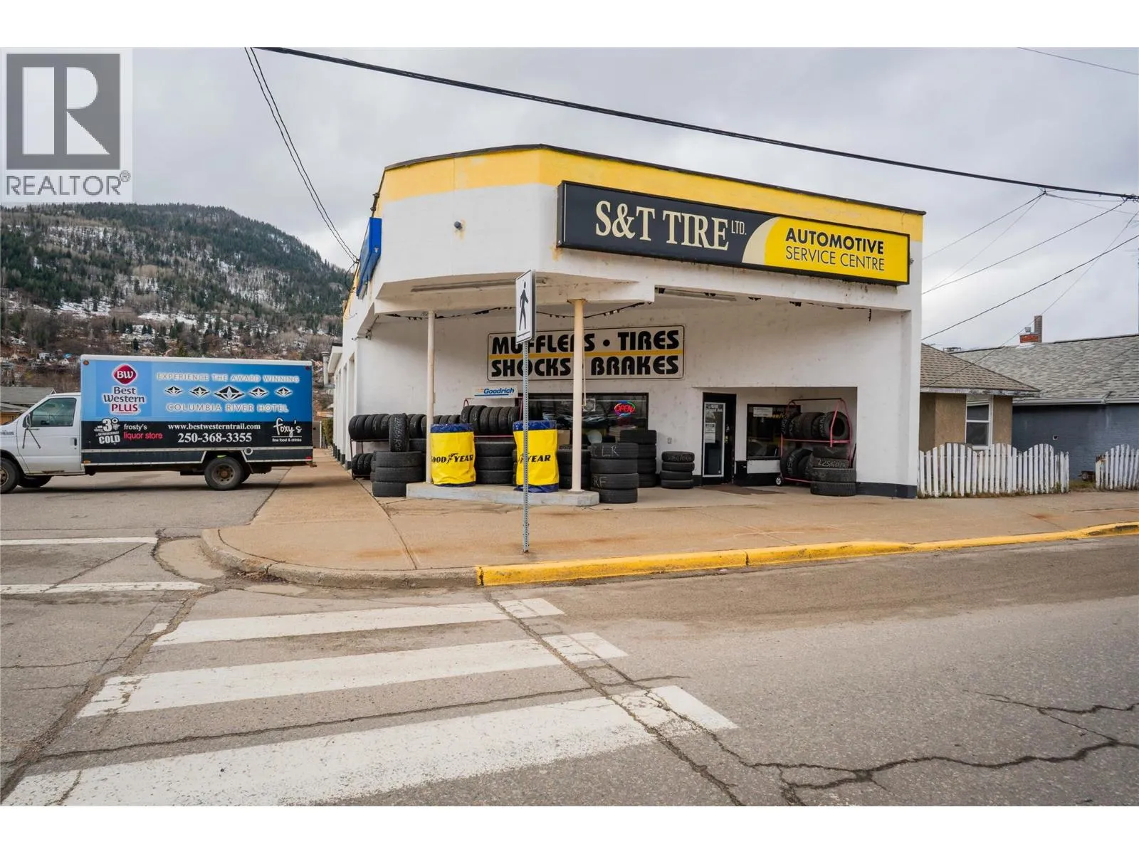 Residential Commercial Mix for rent: 1598 Second Avenue, Trail, British Columbia V1R 1M4