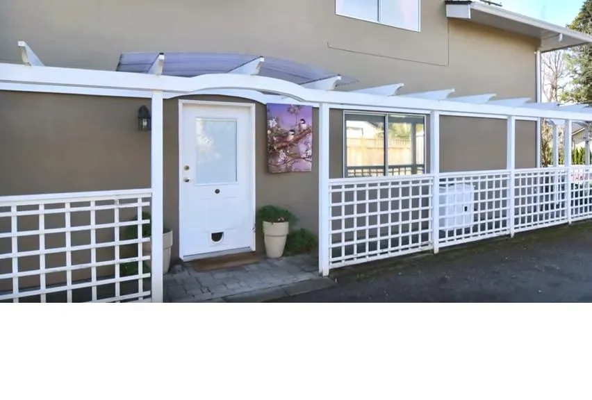 House for rent: 15xx Nichol Road, White Rock, British Columbia V4B 3J8