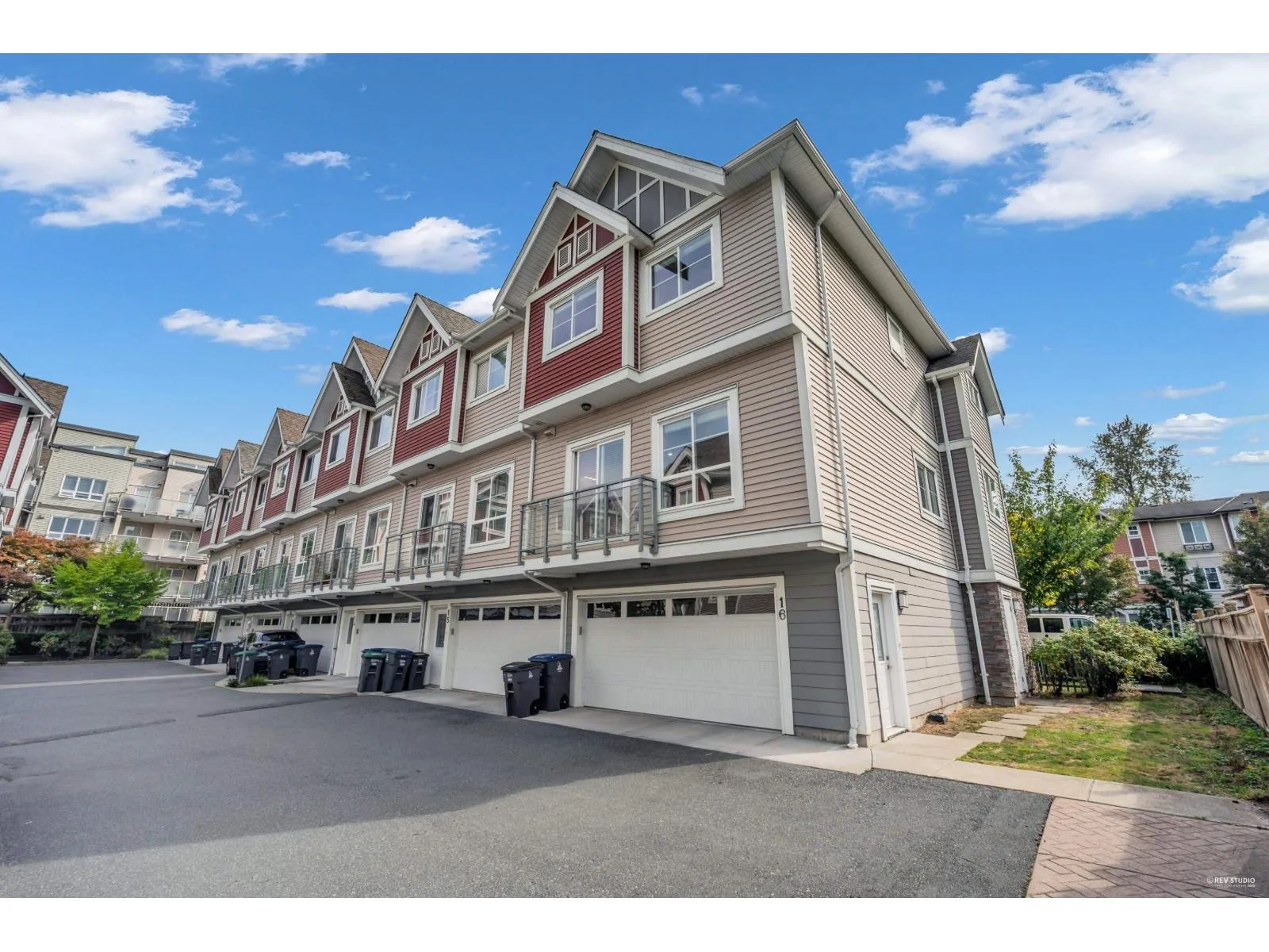 Row / Townhouse for rent: 16 14320 103a Avenue, Surrey, British Columbia V3T 5C3