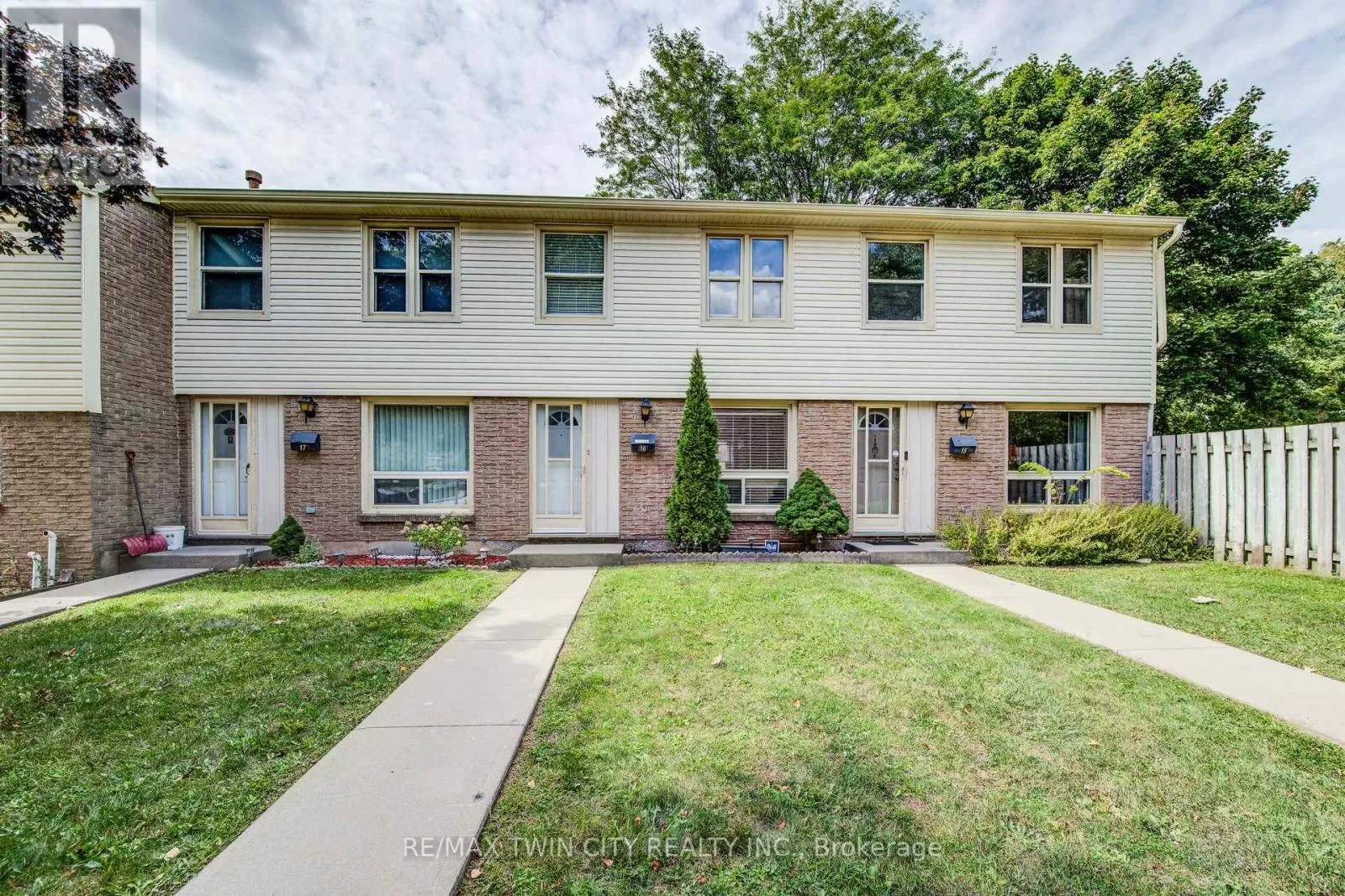 Row / Townhouse for rent: 16 - 165 Green Valley Drive, Kitchener, Ontario N2P 1K3