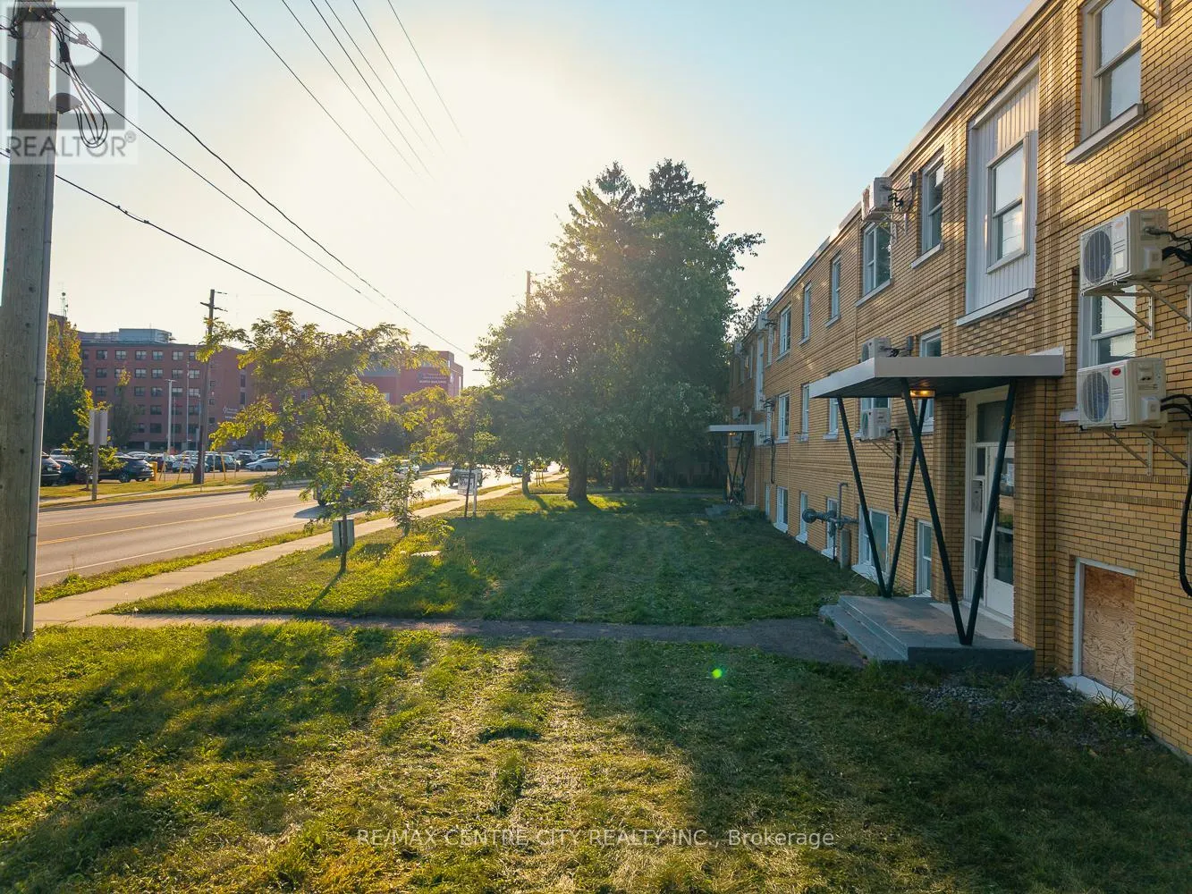 Apartment for rent: 16 - 232 Elm Street, St. Thomas, Ontario N5R 1J5