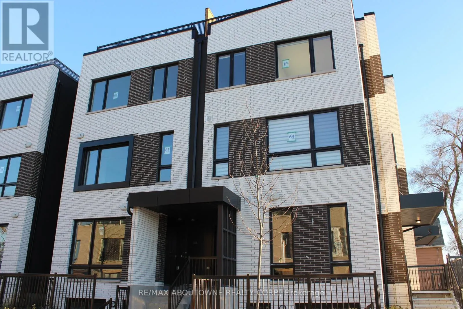 Row / Townhouse for rent: 16 - 40 Ed Clark Gardens Boulevard, Toronto, Ontario M6N 0B5