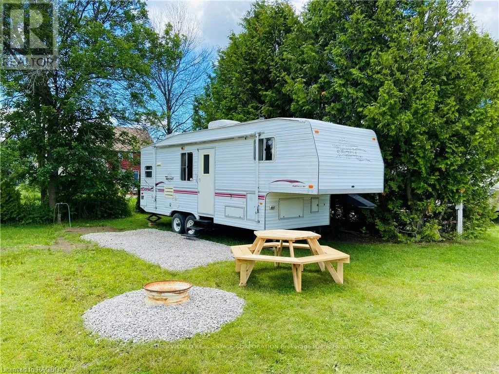 Mobile Home for rent: 16 - 9 Tamarac Road, Northern Bruce Peninsula, Ontario N0H 2R0