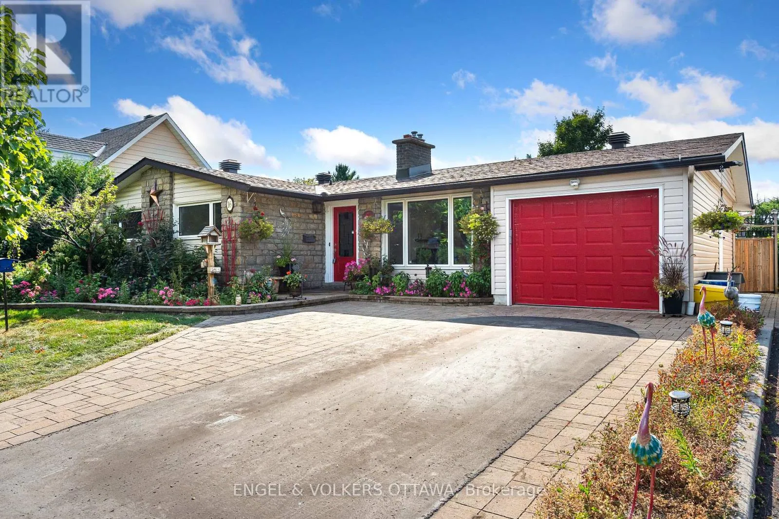 House for rent: 16 Benson Street, Ottawa, Ontario K2E 5J5