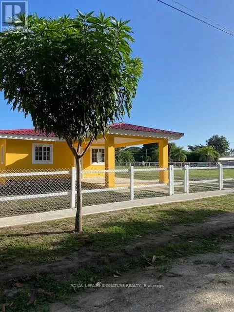 House for rent: 16 Calle Central Street, Panama, Ontario