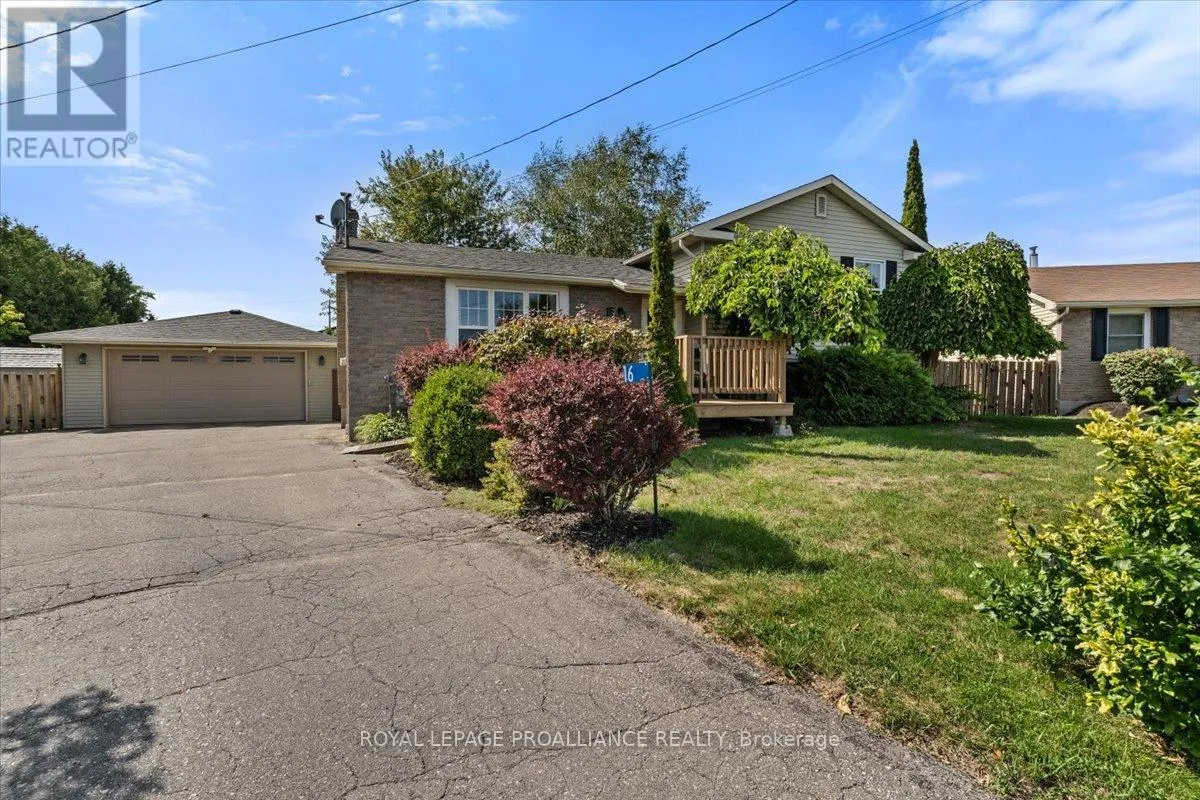 House for rent: 16 Centre Court, Quinte West, Ontario K0K 2C0