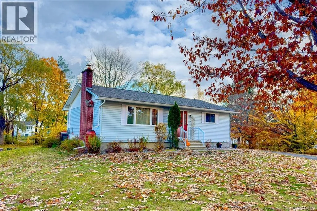 16 Coronation Court, Fredericton, New Brunswick E3A 4K4