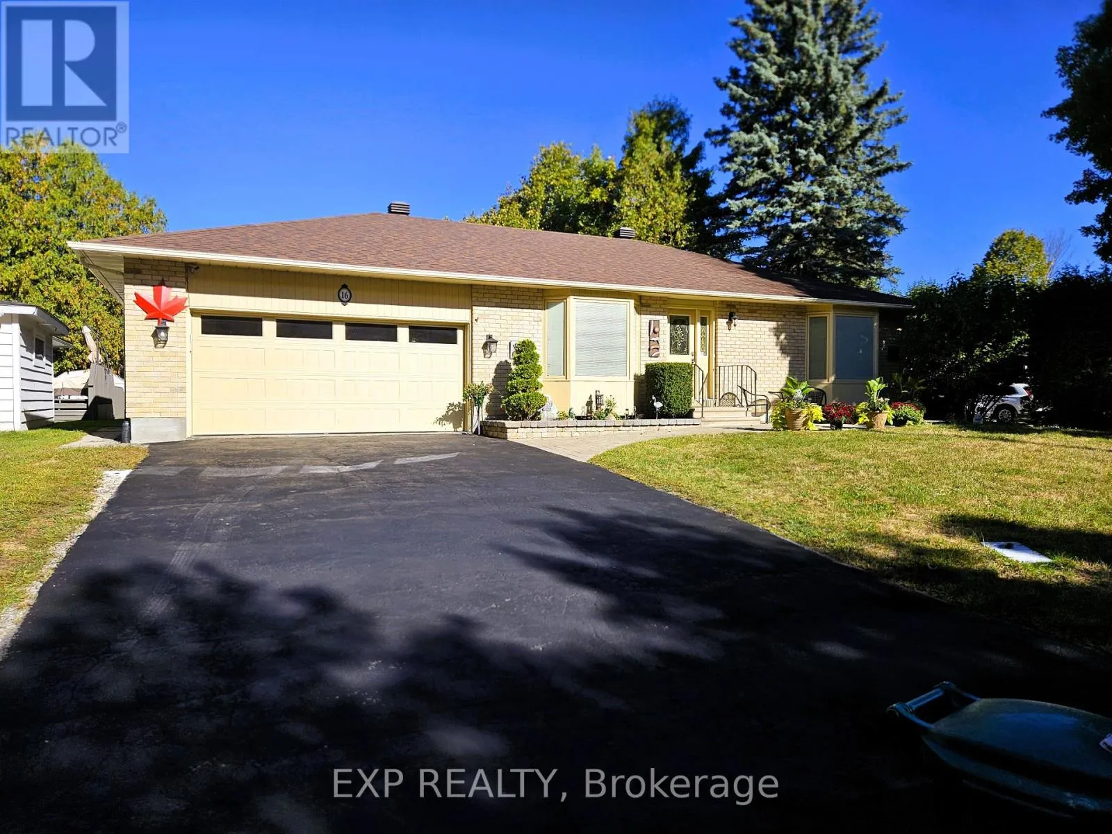 House for rent: 16 Evelyn Street, Ottawa, Ontario K2S 1M9