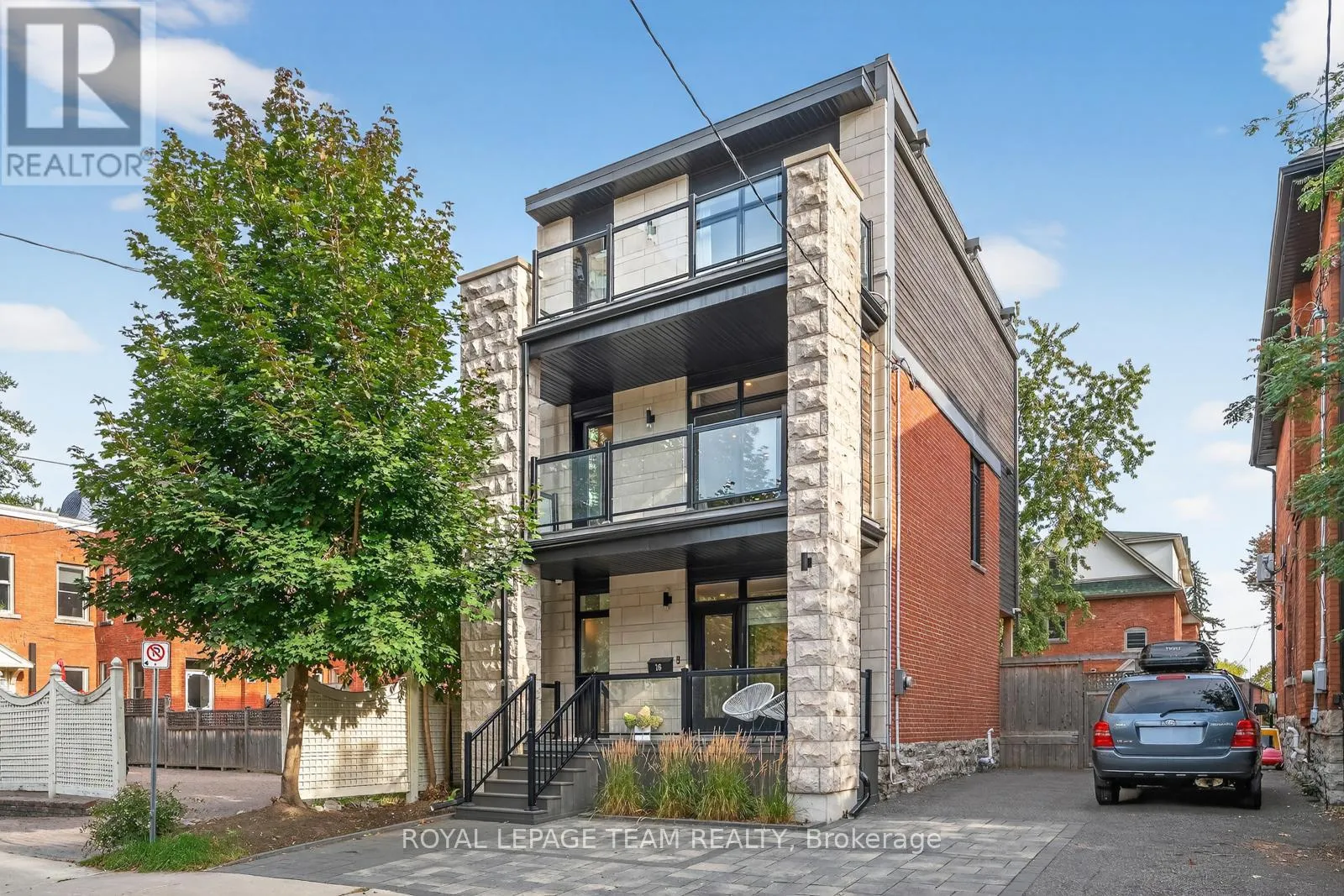 House for rent: 16 First Avenue, Ottawa, Ontario K1S 2G2